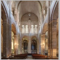 Photo PierreSelim, Wikipedia, north transept.jpg